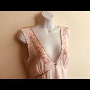 Delicate pink dress in 💯 silk